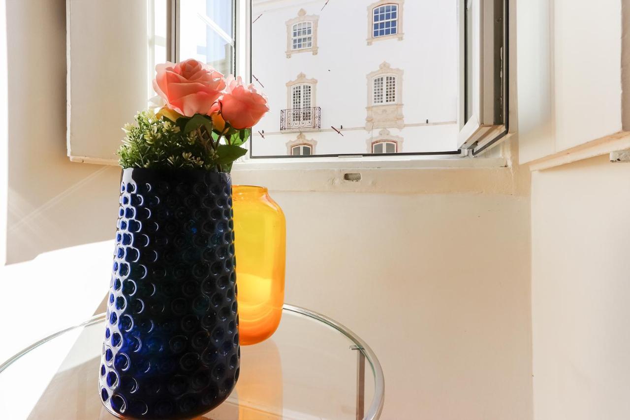 Charming And Stylish Downtown Apt In XIX Century Building Lissabon Buitenkant foto