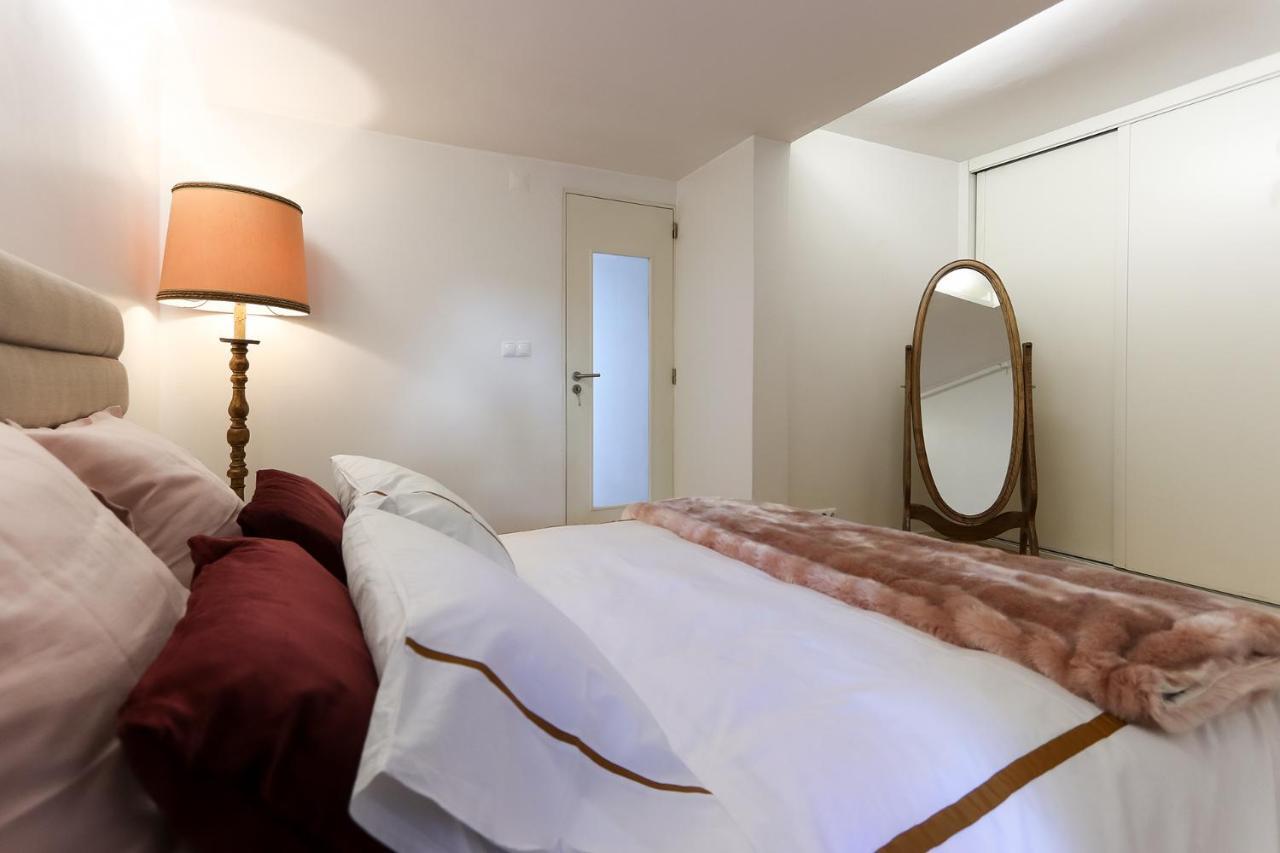 Charming And Stylish Downtown Apt In XIX Century Building Lissabon Buitenkant foto