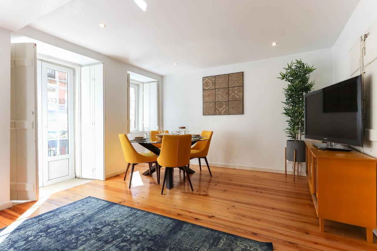 Charming And Stylish Downtown Apt In XIX Century Building Lissabon Buitenkant foto
