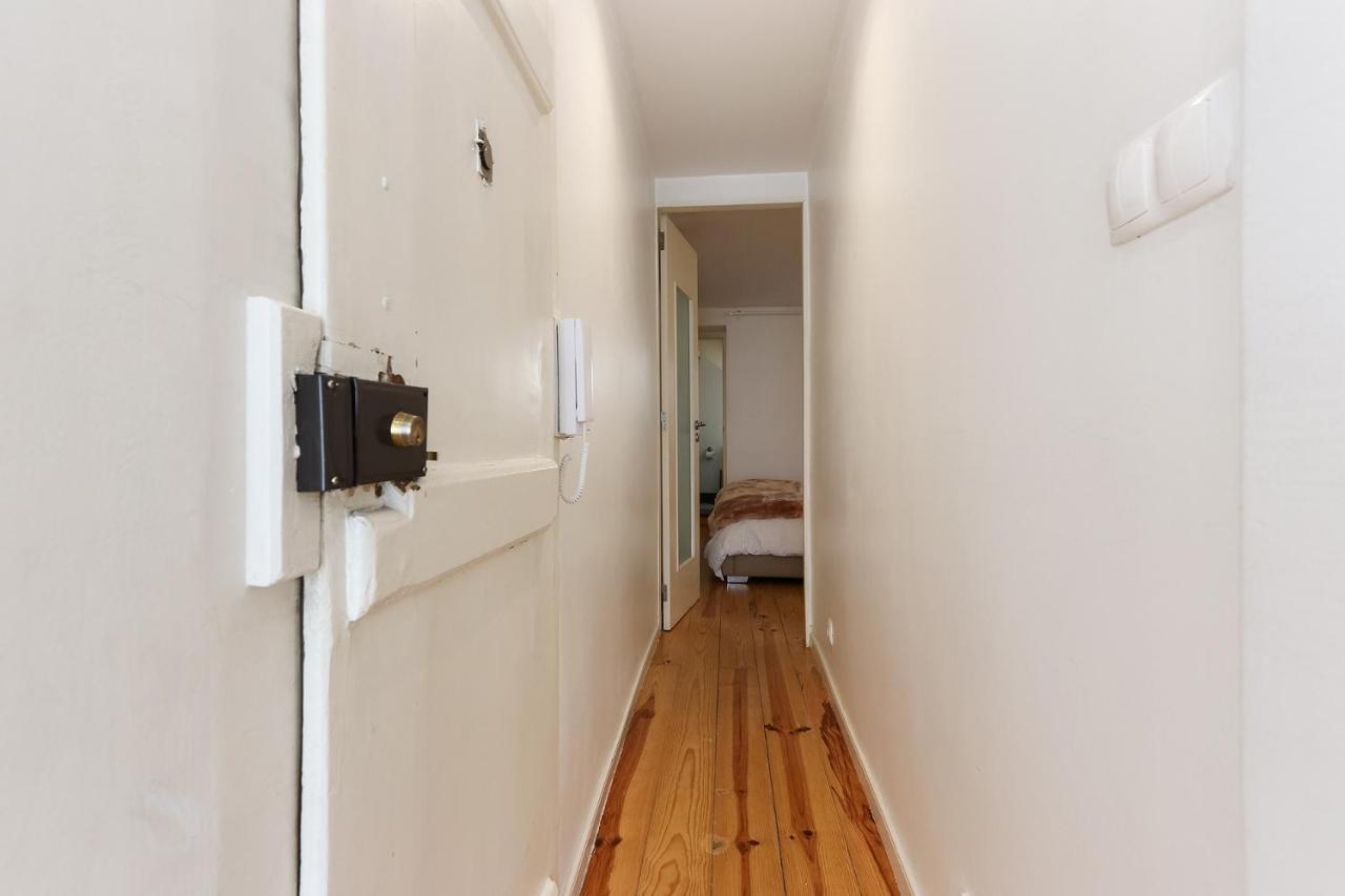 Charming And Stylish Downtown Apt In XIX Century Building Lissabon Buitenkant foto